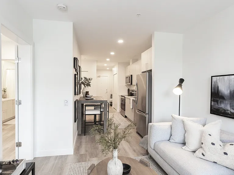 717 Como Lake Ave — Photo 10
