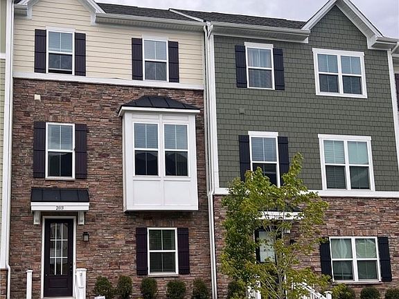 3rd image of 2013 Hemlock Ln