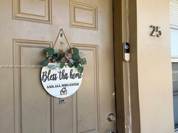 1350 NE 119th St APT 25, Miami, FL 33161