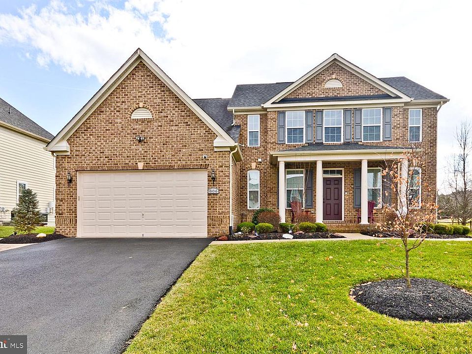 1st image of 806 Bleak Hill Pl