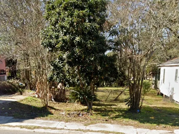 Thomas H Delpit Dr, Baton Rouge, LA 70802