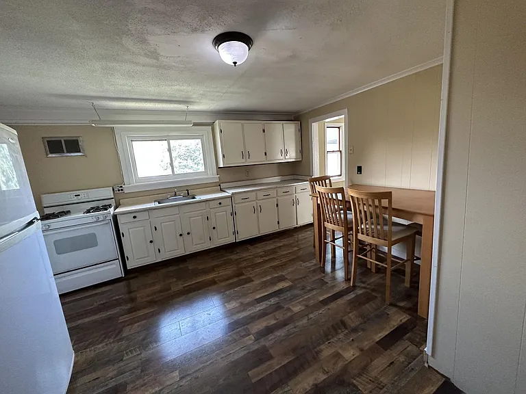 111 Erie St — Photo 19