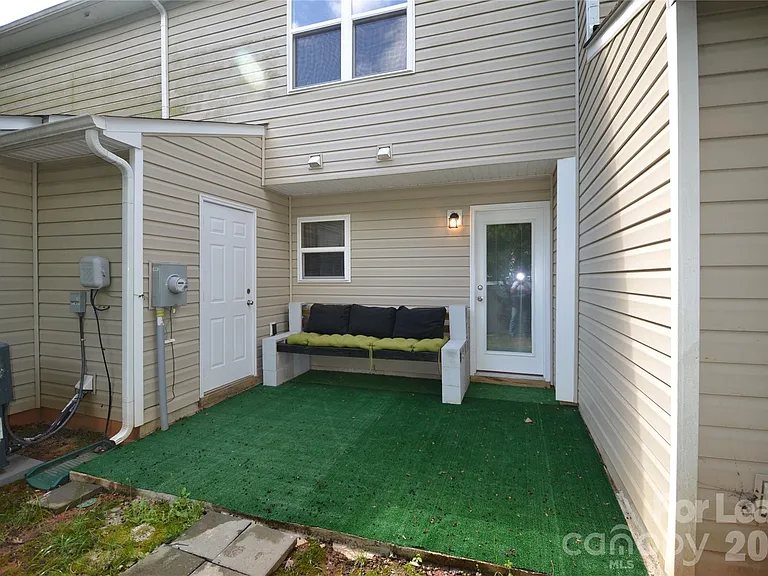 843 Plaza Walk Dr — Photo 29