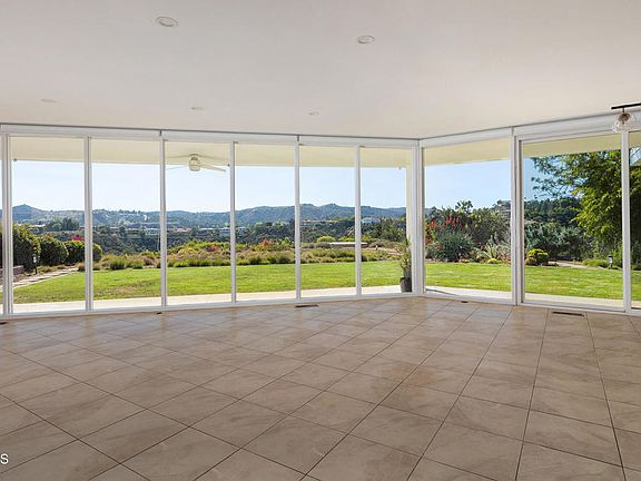5th image of 2075 Linda Flora Dr