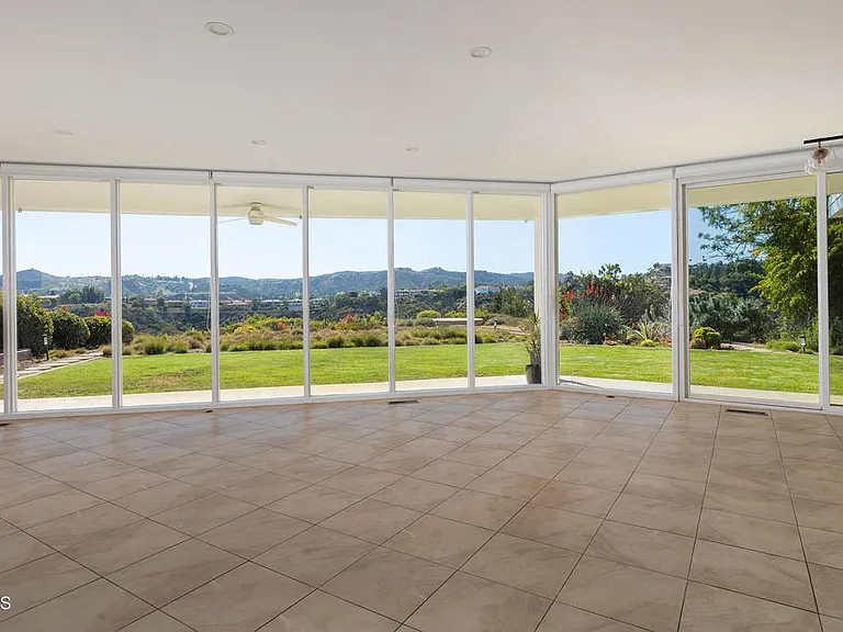2075 Linda Flora Dr — Photo 5