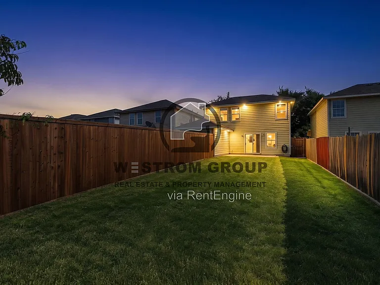 7120 Planters Row Dr — Photo 29