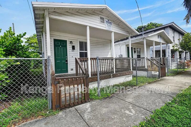 2 bed, 1.0 bath, $1,600 — Photo 2