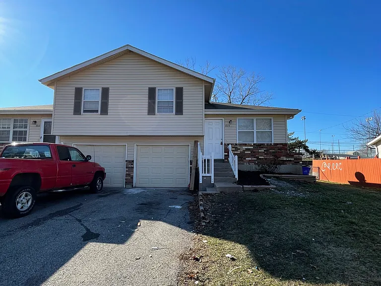 1015 N Jan Mar Dr — Photo 2