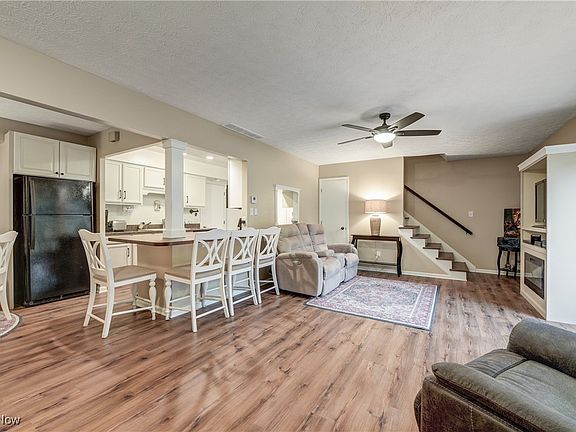 5th image of 8723 Fox Rest Dr