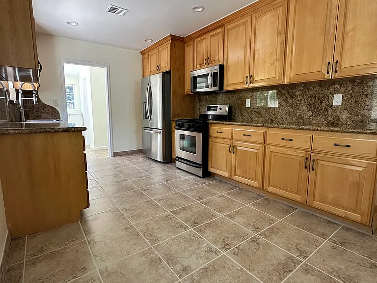 14552 Runnymede St — Photo 35