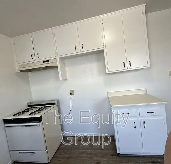 710 E Tulare Ave — Photo 5