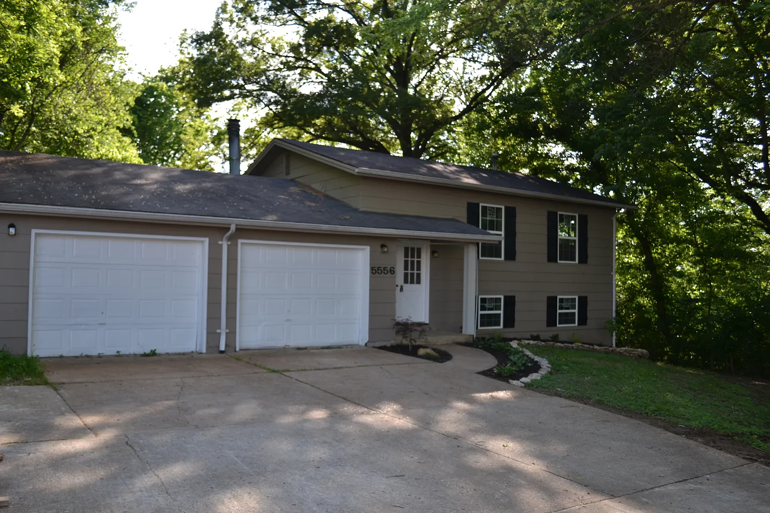 5252 Main St photo 1
