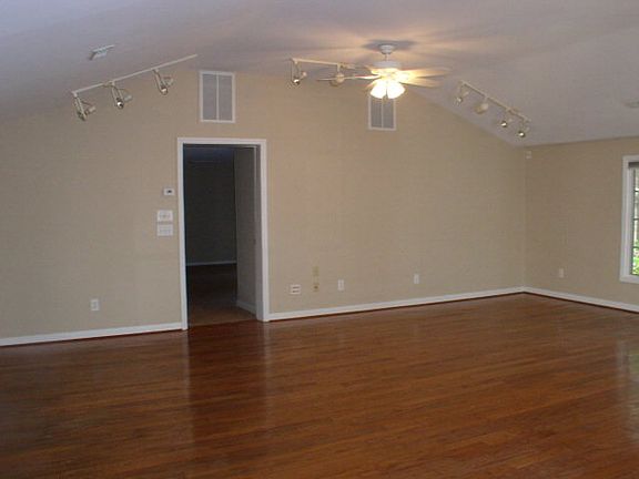 2nd image of 3432 Arbutus Dr SW