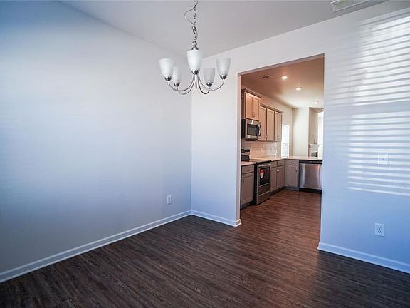 3rd image of 237 Sycamore Dr