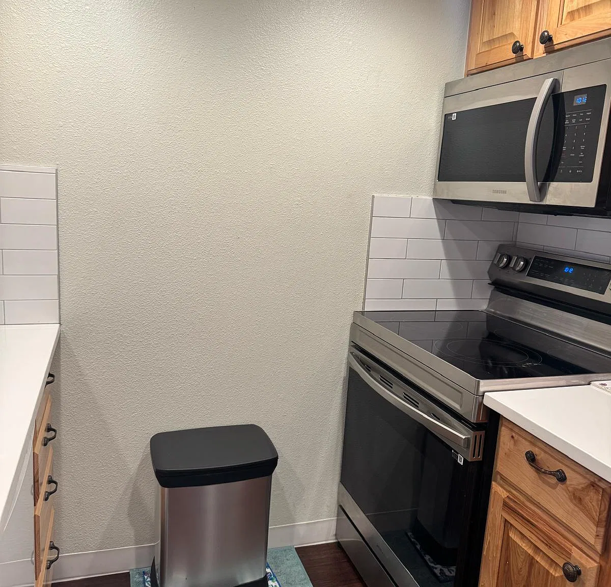2 bed, 1.5 bath, 870 sqft, $1,850 — Photo 2