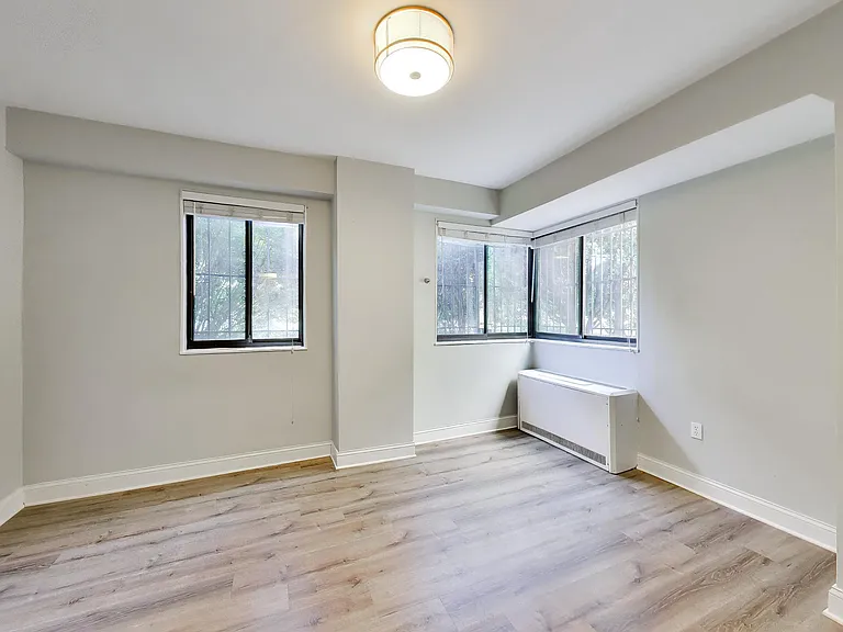 1 Scott Cir #1 — Photo 8