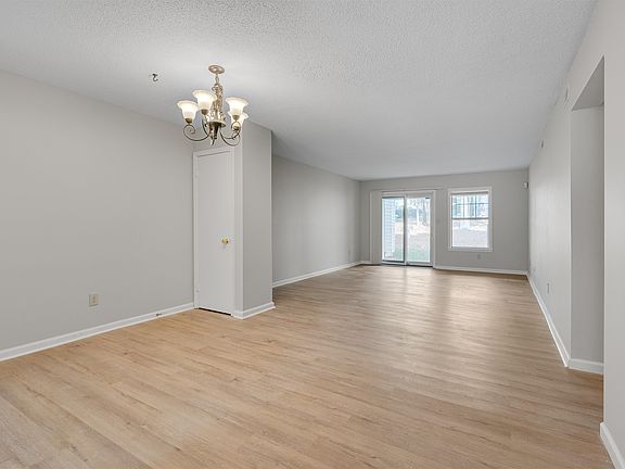 3rd image of 107 Scott Ln #107