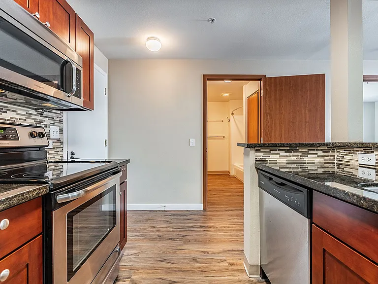 Landmark Apartments — Photo 4