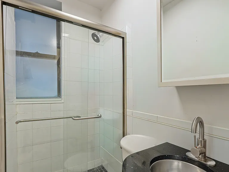 246 E 51st St #5 — Photo 6