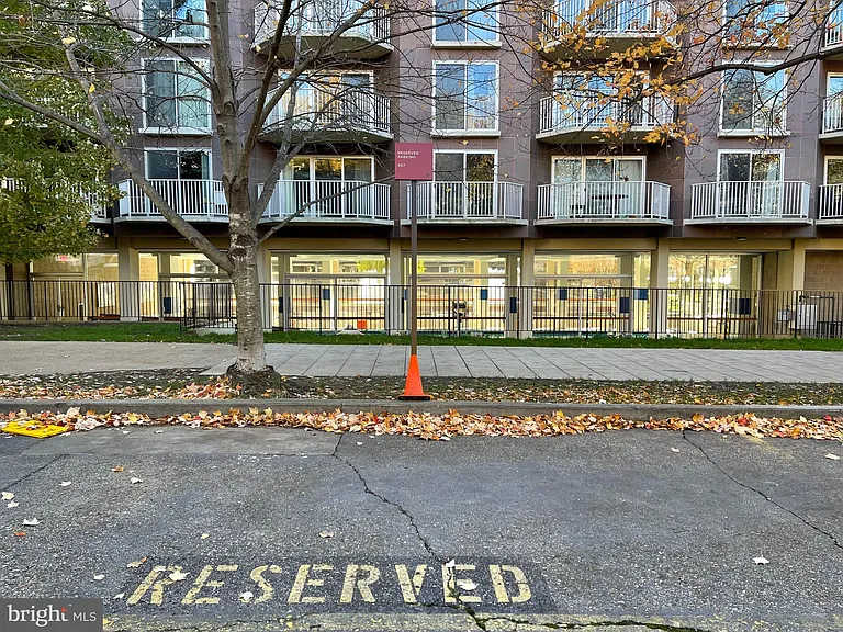 457 N St SW — Photo 45