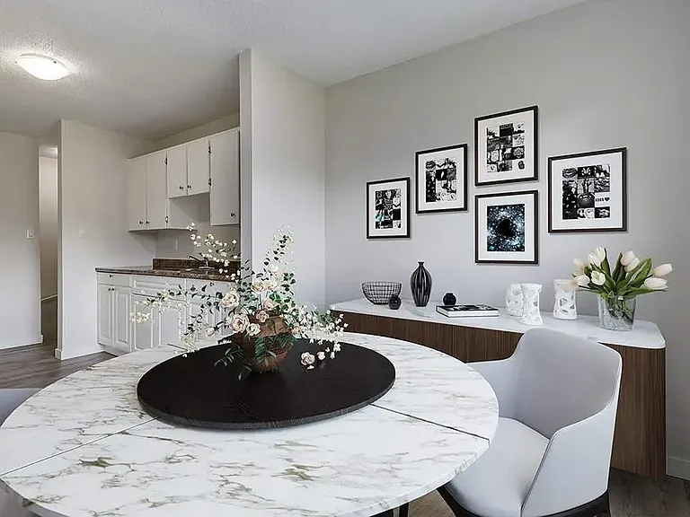 26 Maxwell Cres — Photo 3