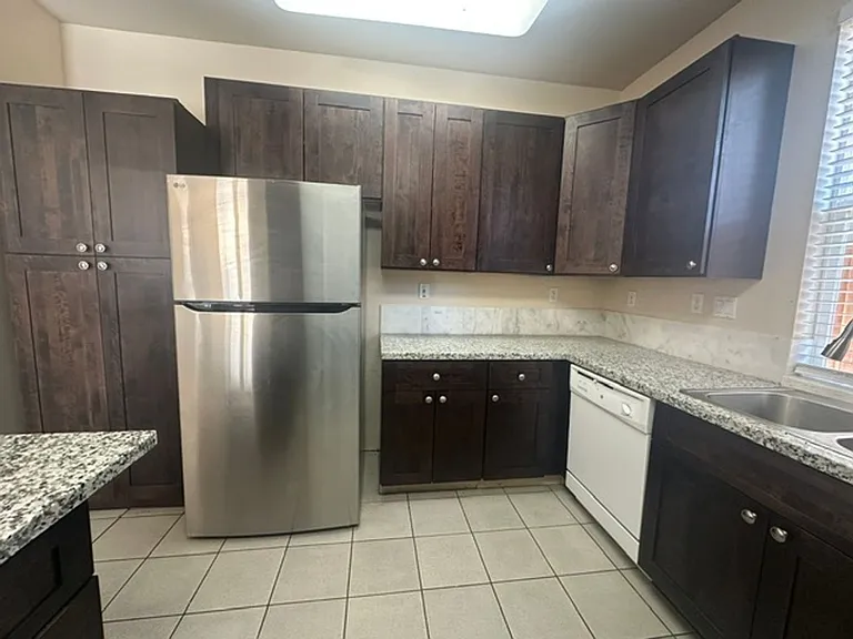 3237 Hudson Dr — Photo 8