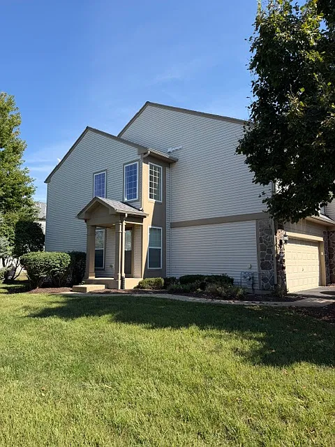 3 bed, 2.5 bath, 1521 sqft, $2,350 — Photo 2