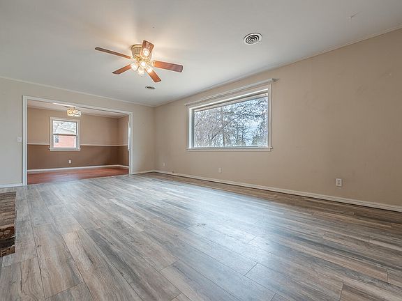 3rd image of 2032 Skyline Dr