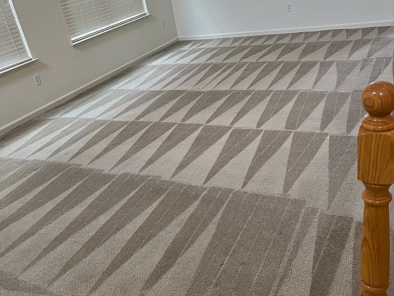 4th image of 1242 Laurel Park Cir