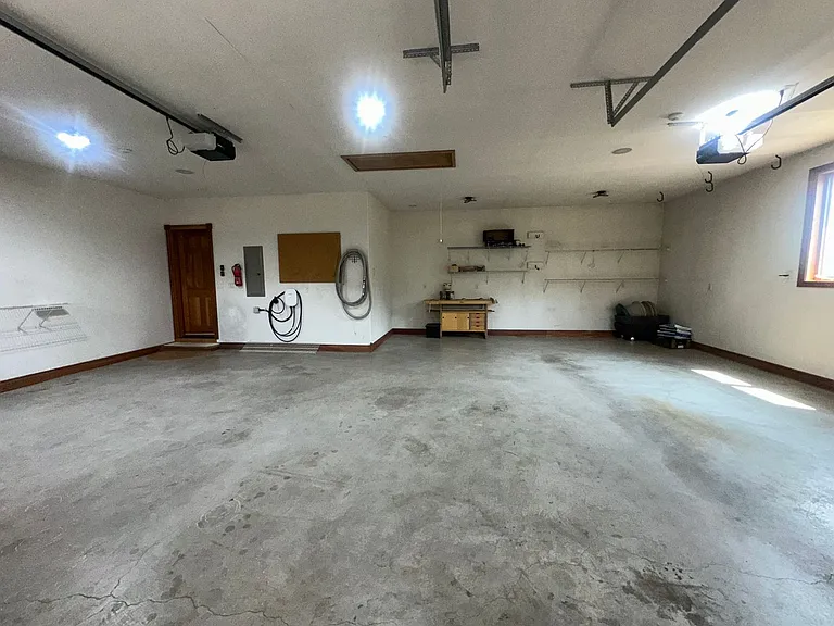 11707 Kestrel Rd — Photo 34