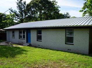 702 Powderhorn Dr, Athens, TX 75751