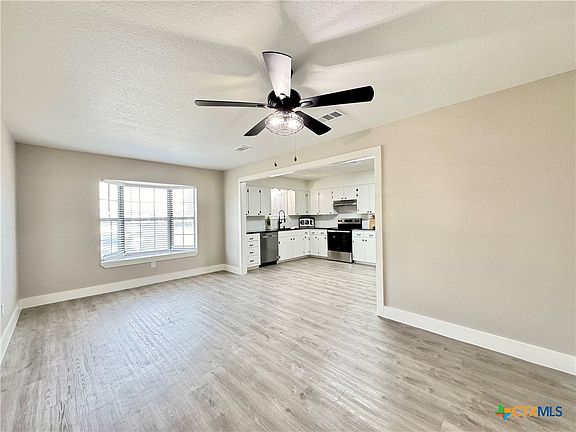 5th image of 1701 Stardust St