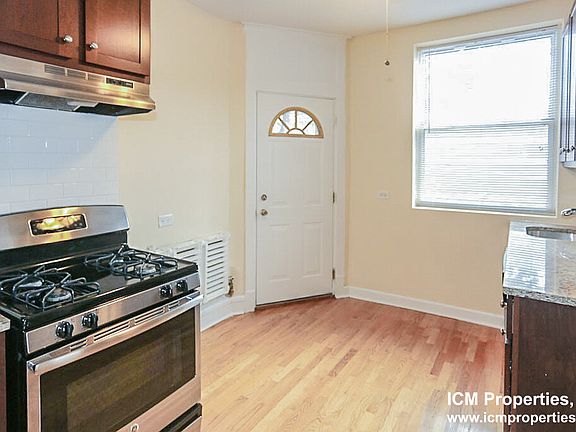 4th image of 1622 W Berteau Ave #1N