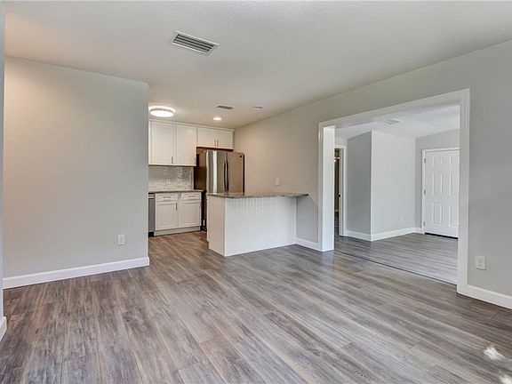 4th image of 1001 N Sparkman Ave