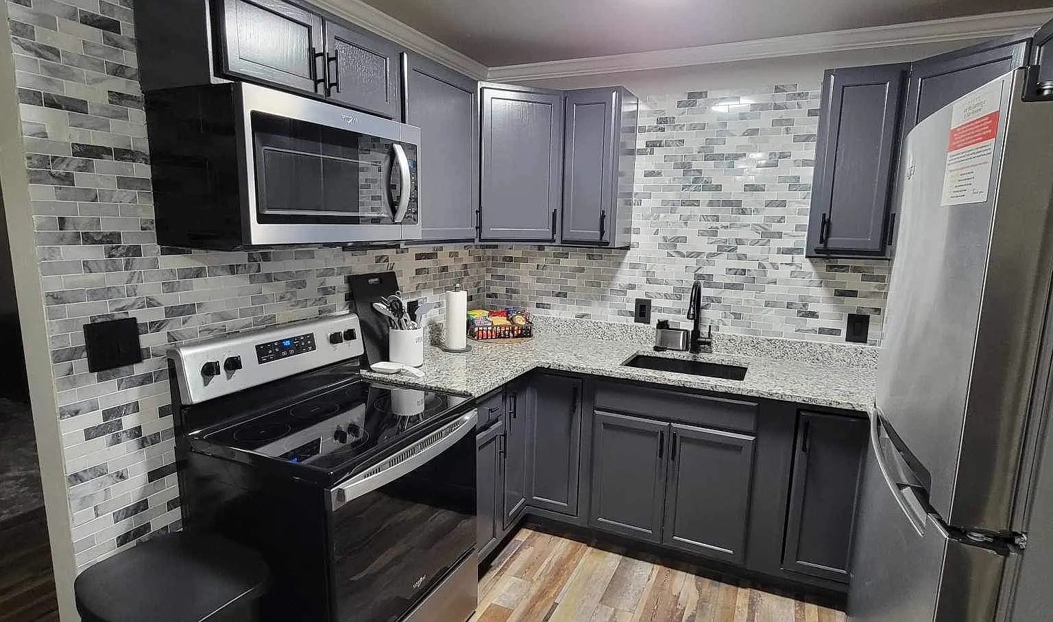 7939 NW Crossland Cir — Photo 2