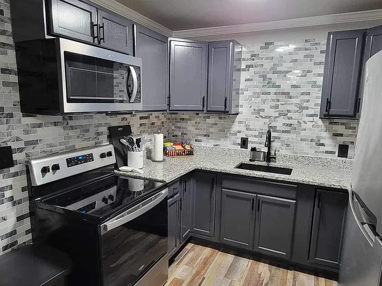 7939 NW Crossland Cir — Photo 2