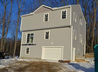 5 Aurora St, Worcester, MA 01607