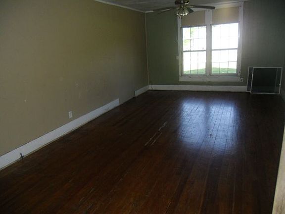 2nd image of 104 Cora Lee Ln