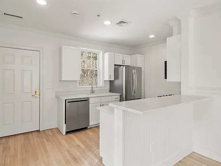 6 Honora Ln — Photo 3