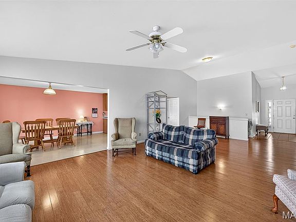 4th image of 912 Waterford Villas Ct