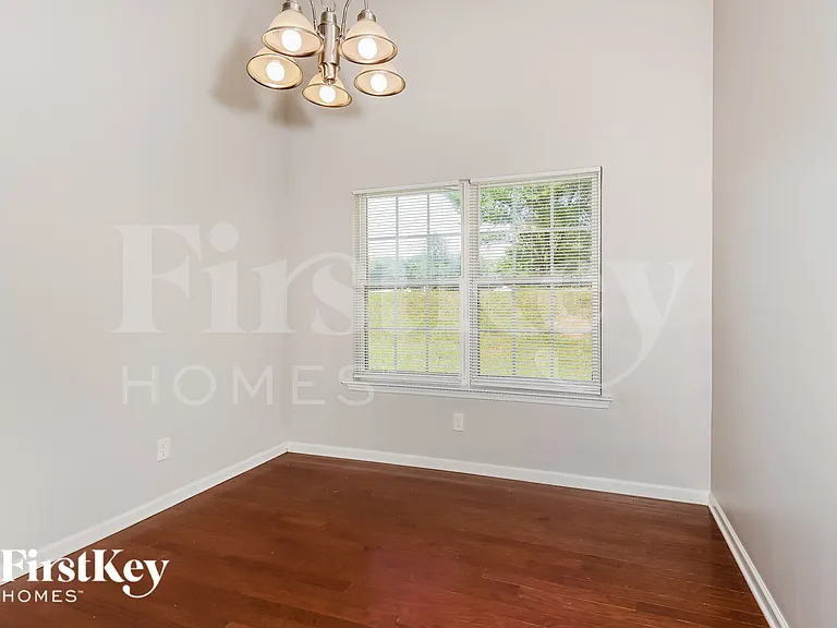 231 Grandview Ln — Photo 6