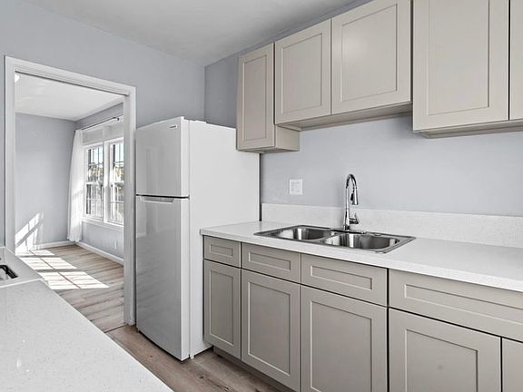 4th image of 2551 8th Ave APT 9