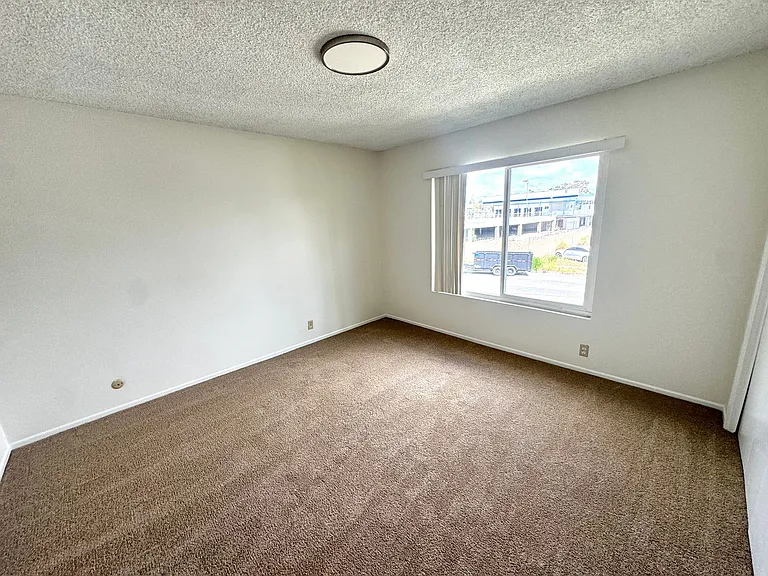 609 Kirk Ave — Photo 10