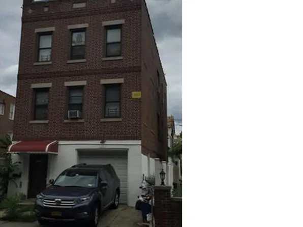 1864 Hutchinson Rvr Py E, Bronx, NY 10461
