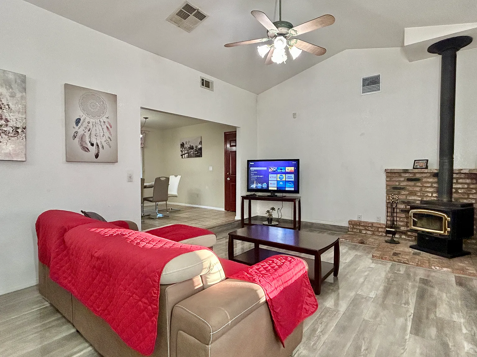 4 bed, 2304 sqft, $4,100 — Photo 4