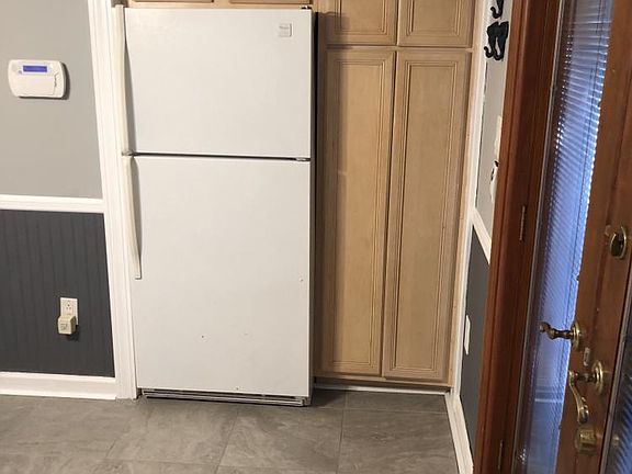 3rd image of 387 Sharrott Ave Floor 2