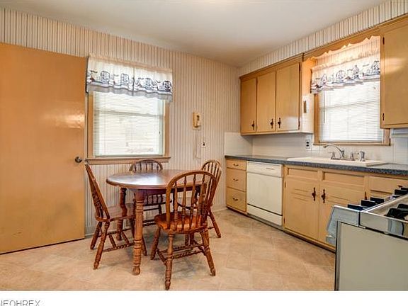 3rd image of 29439 Woodway Dr