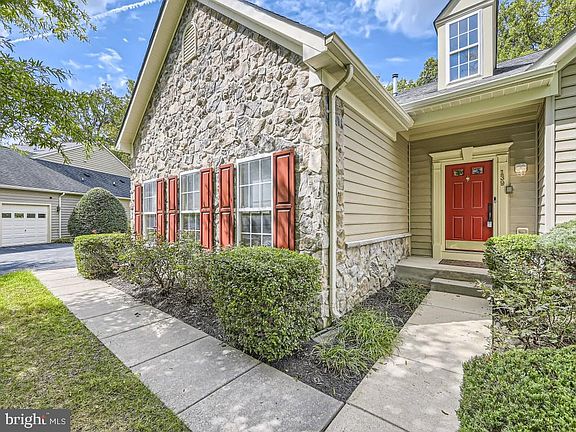 3rd image of 139 Teapot Ct
