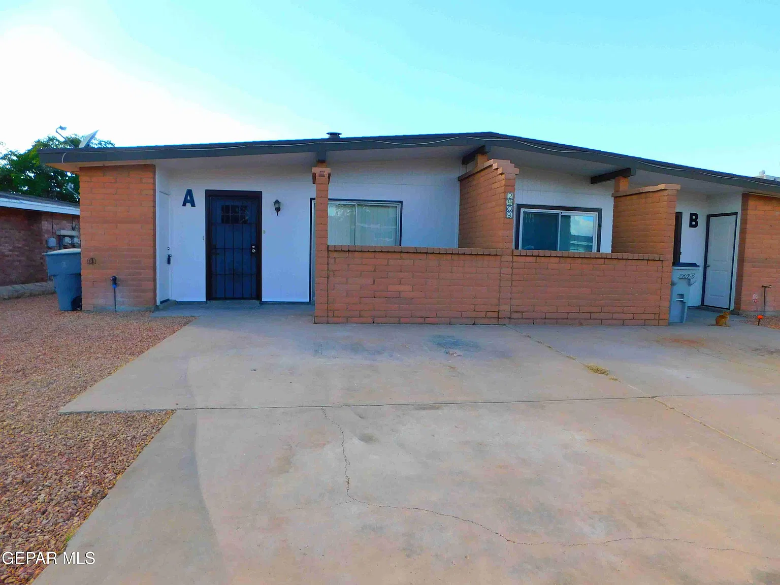 2 bed, 2.0 bath, 945 sqft, $1,300 — Photo 1