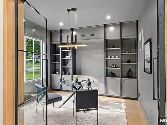 3rd image of 44 Spottswood Road